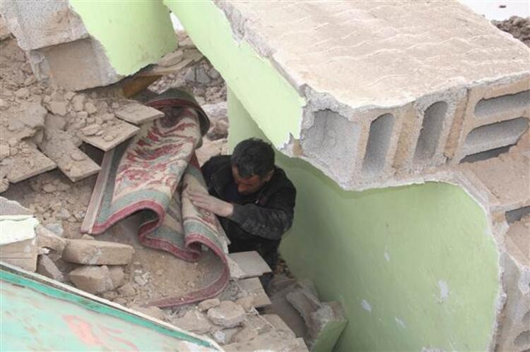 Türkiye-İran Sınırında 5.9 büyüklüğünde deprem! Ölü Sayısı 9’a Yükseldi