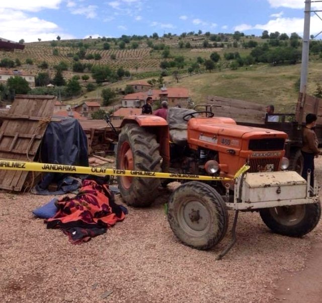 Traktör ile Çapa Motorunun Arasına Düşen Çiftçi Hayatını Kaybetti