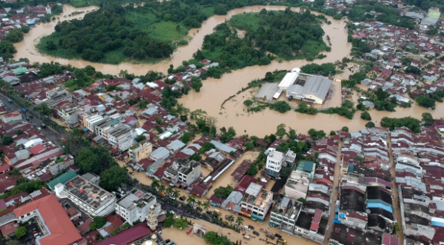 Endonezya’da Sel! 17 Bin Ev Su Altında Kaldı