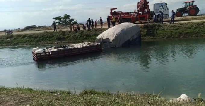 Tarım İşçilerini Taşıyan Traktör Sulama Kanalına Düştü: 10 Yaralı