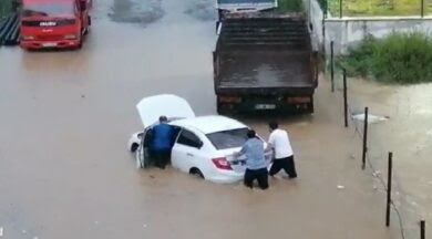 Rize’de Sel Felaketi! Dereler Taştı, Evleri Su Bastı, Yollar Kapandı