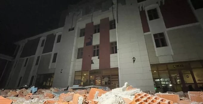 Düzce’de 5.9’luk Deprem! 46 Kişi Yaralandı