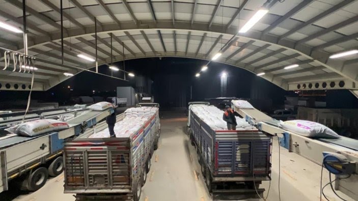 konya buyuksehir belediyesinden hatayli ciftcilere 10 tir yem des 725ff250