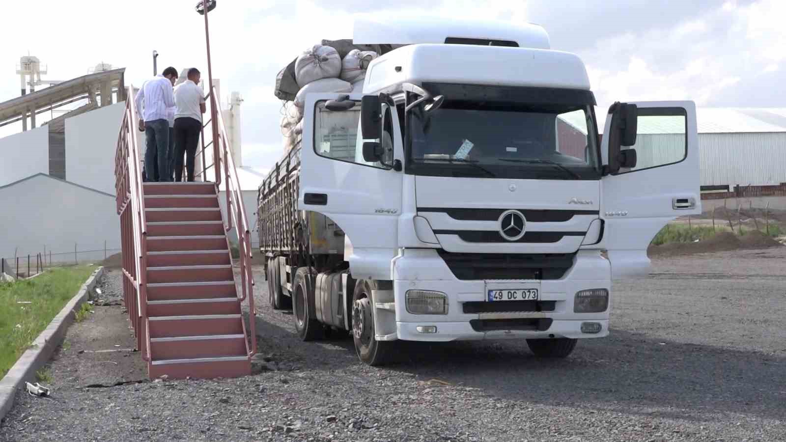 VİZESİ OLMAYAN KURBANLIKLARA GEÇİT YOK ERZURUM VETERİNER YOL KONTROL DENETİM İSTASYONU, DOĞUDAN BATIYA GİDEN HAYVANLAR İÇİN ADETA BİR GÜMRÜK KAPISI