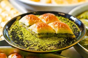 antep-baklavasi-abdulkadir-gulluoglu